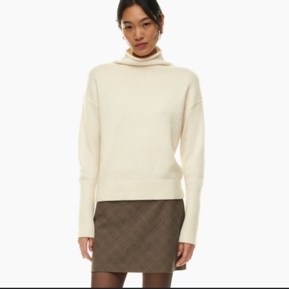 Wilfred 100% Merino Wool Cream Ribbed Semi-Fitted Turtleneck Sweater